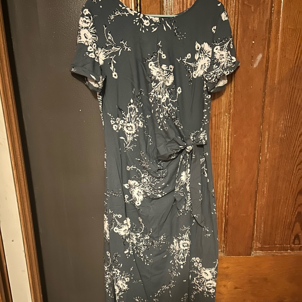 Elegant Floral Maxi Dress in green